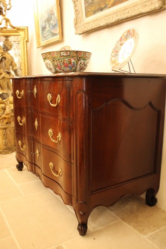 Commode Louis XV en acajou massif, travail nantais du XVIIIe siècle - Mobilier Style Louis XV