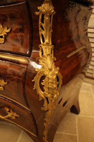 Commode Louis XV estampillée G. SCHWINGKENS - Mobilier Style Louis XV