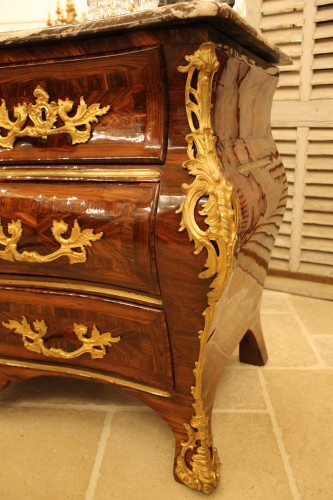 Mobilier Commode - Commode Louis XV estampillée G. SCHWINGKENS