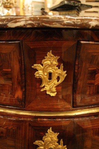 Commode Louis XV estampillée G. SCHWINGKENS - Louis XV