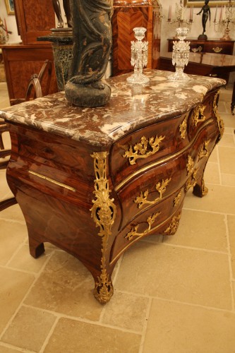 Louis XV - Commode Louis XV estampillée G. SCHWINGKENS