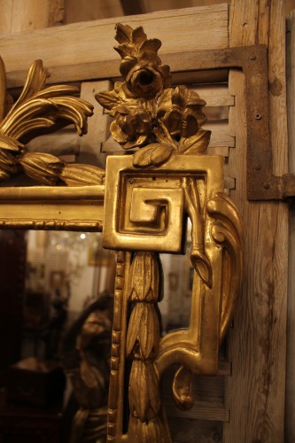 XVIIIe siècle - Miroir en bois doré d'époque Transition