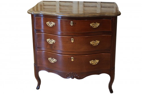 Petite commode d'époque Louis XV en acajou massif