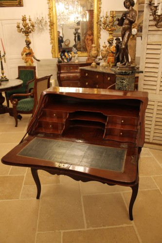 Antiquités - Bureau de pente en acajou massif, époque Louis XV