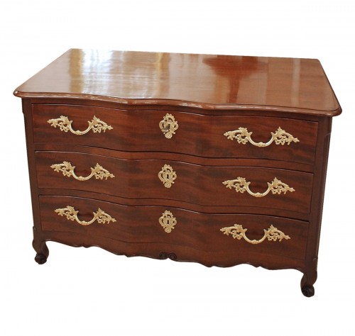 Commode Louis XV en acajou massif, travail Nantais du XVIIIe siècle