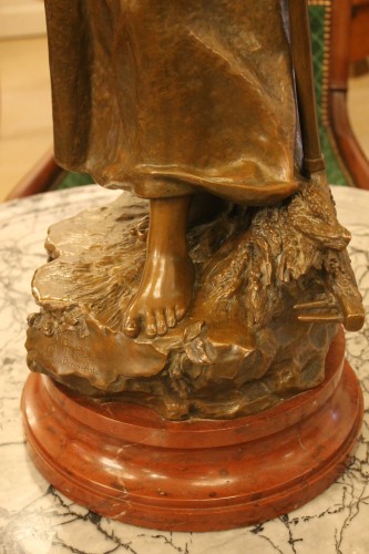 Antiquités - Glaneuse, important bronze de Henri Godet (1863-1937)