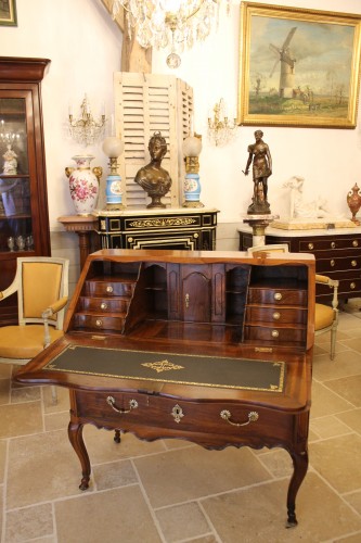 French Louis XV Provencal slope desk in walnut - Furniture Style Louis XV