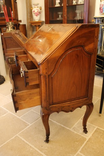 French Louis XV Provencal slope desk in walnut - 