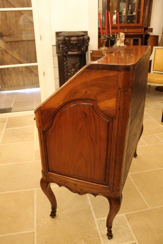 18th century - French Louis XV Provencal slope desk in walnut