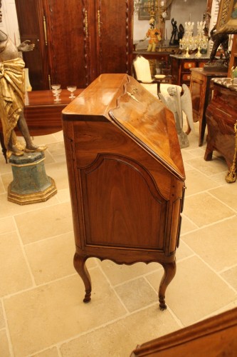 French Louis XV Provencal slope desk in walnut - Louis XV