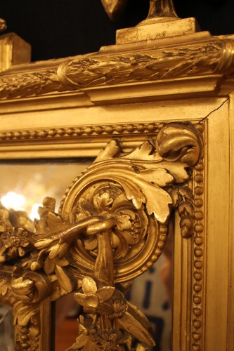 Antiquités - Grand miroir à parecloses en bois et stuc doré, époque Napoléon III