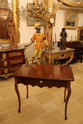 Table Louis XV en acajou et gaïac, travail Rochelais du XVIIIe siècle - Mobilier Style Louis XV