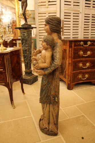  - Vierge à l'enfant en bois sculpté et polychromé, époque XVIIe siècle