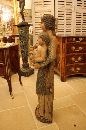  - Vierge à l'enfant en bois sculpté et polychromé, époque XVIIe siècle