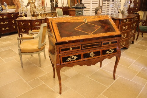 Bureau de pente marqueté d'époque Louis XV - Mobilier Style Louis XV