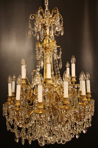Important lustre en bronze doré et cristal de Baccarat à 18 feux, époque Napoléon III - Luminaires Style Napoléon III