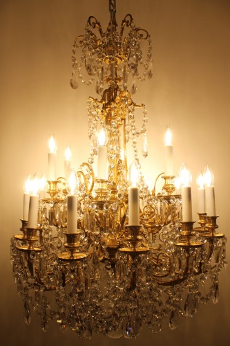 Luminaires Lustre - Important lustre en bronze doré et cristal de Baccarat à 18 feux, époque Napoléon III