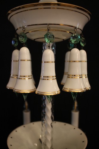 Baccarat – Lustre à 8 lumières en cristal et opaline, fin du XIXe siècle - Antiquités Thierry Martin