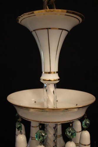 XIXe siècle - Baccarat – Lustre à 8 lumières en cristal et opaline, fin du XIXe siècle