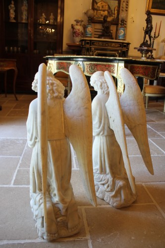 Deux anges adorateurs en marbre de Carrare, époque XIXe siècle - Art sacré, objets religieux Style 