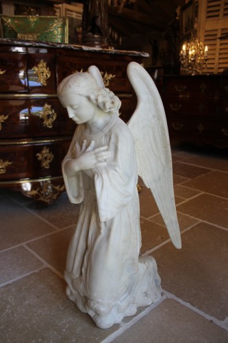 Art sacré, objets religieux  - Deux anges adorateurs en marbre de Carrare, époque XIXe siècle