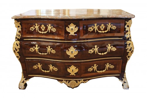 Commode tombeau marquetée de palissandre, époque Régence