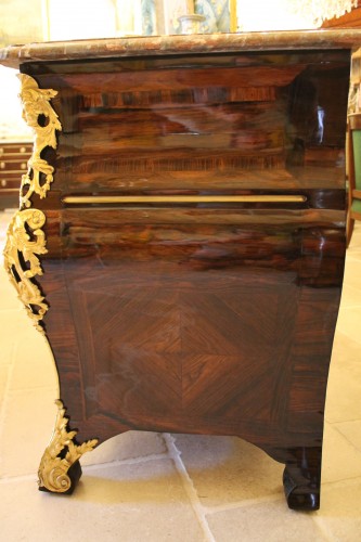 Mobilier  - Commode tombeau marquetée de palissandre, époque Régence