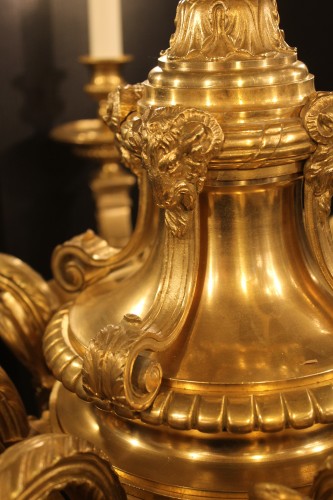 Important lustre en bronze doré, modèle de Cressent - 