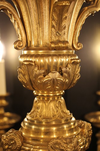 Antiquités - Important lustre en bronze doré, modèle de Cressent