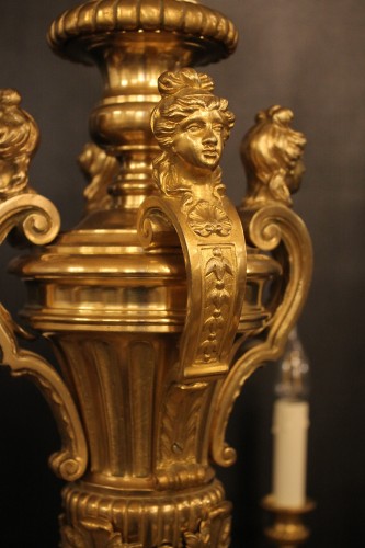 Antiquités - Important lustre en bronze doré, modèle de Cressent