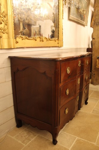 XVIIIe siècle - Commode de port Nantaise Louis XV en acajou massif