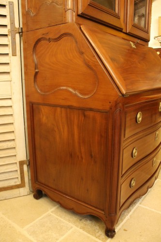 Louis XV - Chest of drawers and bookcase in solid mahogany, made in Nantes in the 18th century.