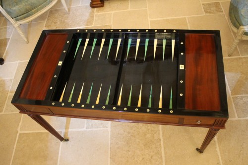 Mobilier Table à Jeux - Table Tric Trac en acajou estampillée de Joseph SCHMITZ, époque Louis XVI