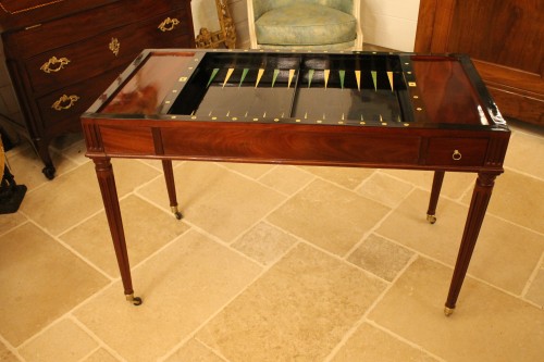 Table Tric Trac en acajou estampillée de Joseph SCHMITZ, époque Louis XVI - Louis XVI