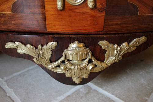 Antiquités - Commode Louis XV estampillée L. N. MALLE