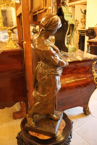 La Cribleuse de blé, importante sculpture en bronze d'Antonin LARROUX (1859-1937) - Sculpture Style 