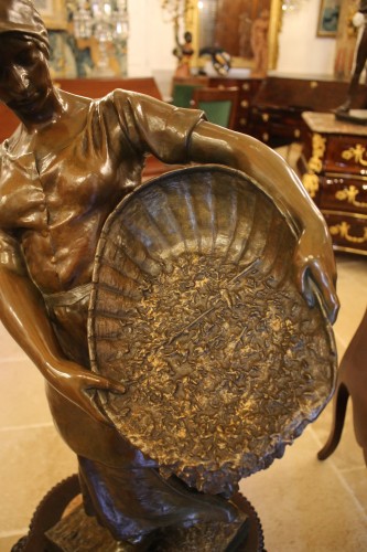 XXe siècle - La Cribleuse de blé, importante sculpture en bronze d'Antonin LARROUX (1859-1937)