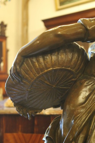 Antiquités - La Cribleuse de blé, importante sculpture en bronze d'Antonin LARROUX (1859-1937)