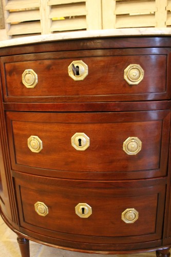 Antiquités - Petite commode demi lune en acajou, époque Louis XVI