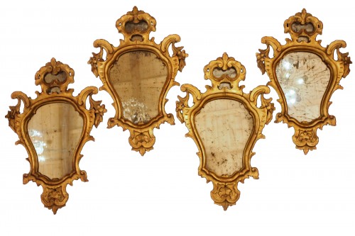 Série de quatre miroirs Italiens du XVIIIe siècle