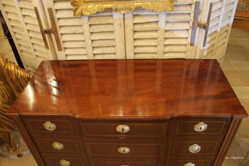 Commode Louis XVI en acajou massif, Bordeaux, fin XVIIIe siècle - Mobilier Style Louis XVI