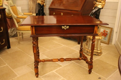 Table Louis XIV en acajou et gaïac, travail Rochelais fin XVIIe-début XVIIIe siècle - Mobilier Style Louis XIV