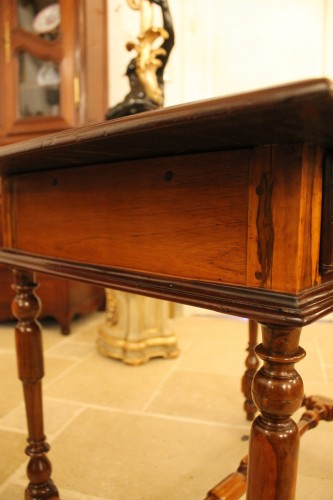Louis XIV table in mahogany and gaïac, Rochelais work end of XVIIth-beginning of XVIIIth century - 
