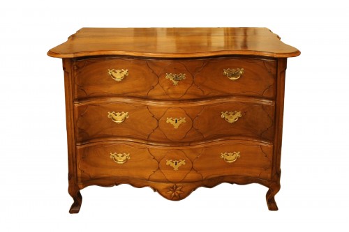 Small Louis XV chest of drawers in walnut, provincial work
