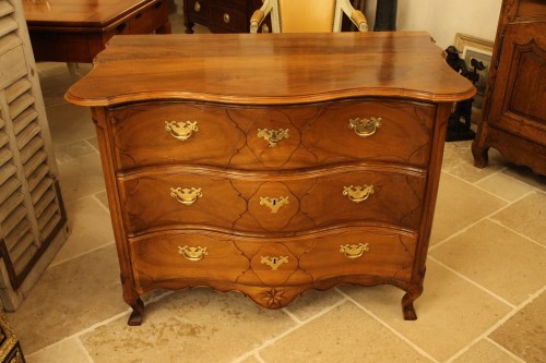Small Louis XV chest of drawers in walnut, provincial work - Furniture Style Louis XV
