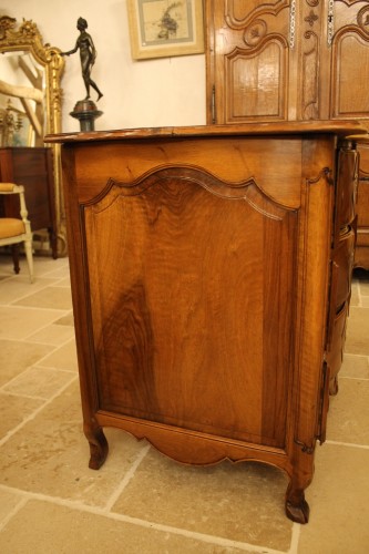 Petite commode d'époque Louis XV en noyer, travail provincial - Antiquités Thierry Martin