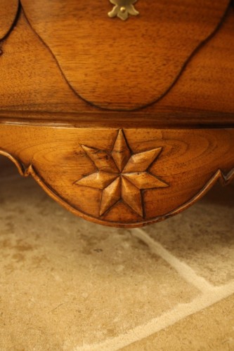 Antiquités - Small Louis XV chest of drawers in walnut, provincial work