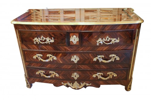 Commode d'époque Régence marquetée de bois de violette