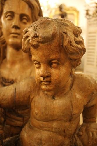 Grande Vierge à l'enfant au raisin en chêne sculpté, sud de la France XVIe siècle - Art sacré, objets religieux Style 