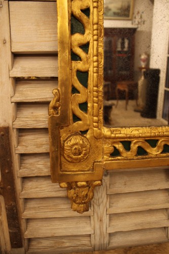 Miroir à fronton en bois sculpté et doré, époque Louis XVI - Louis XVI